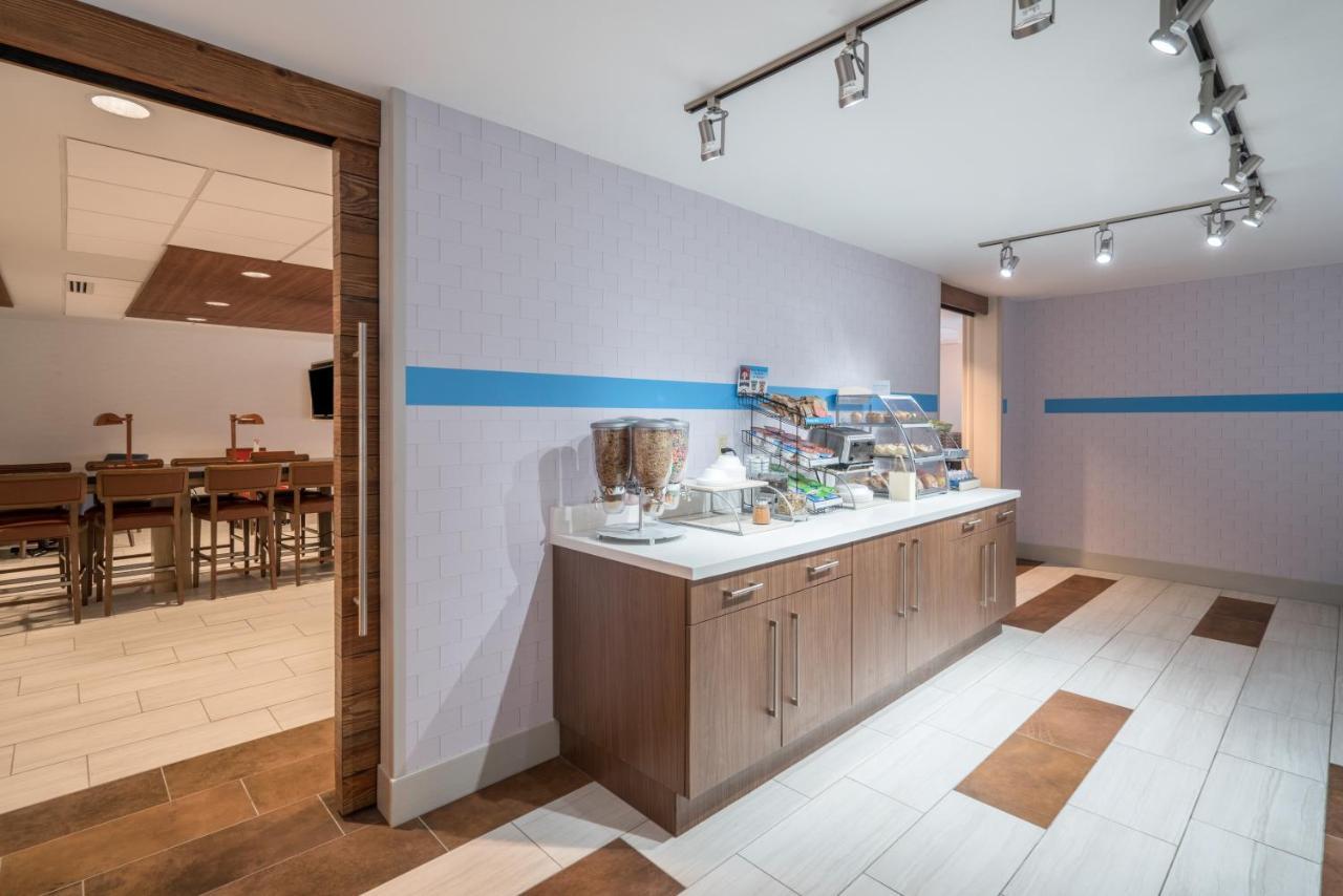 Holiday Inn Express Radcliff Fort Knox By Ihg Buitenkant foto