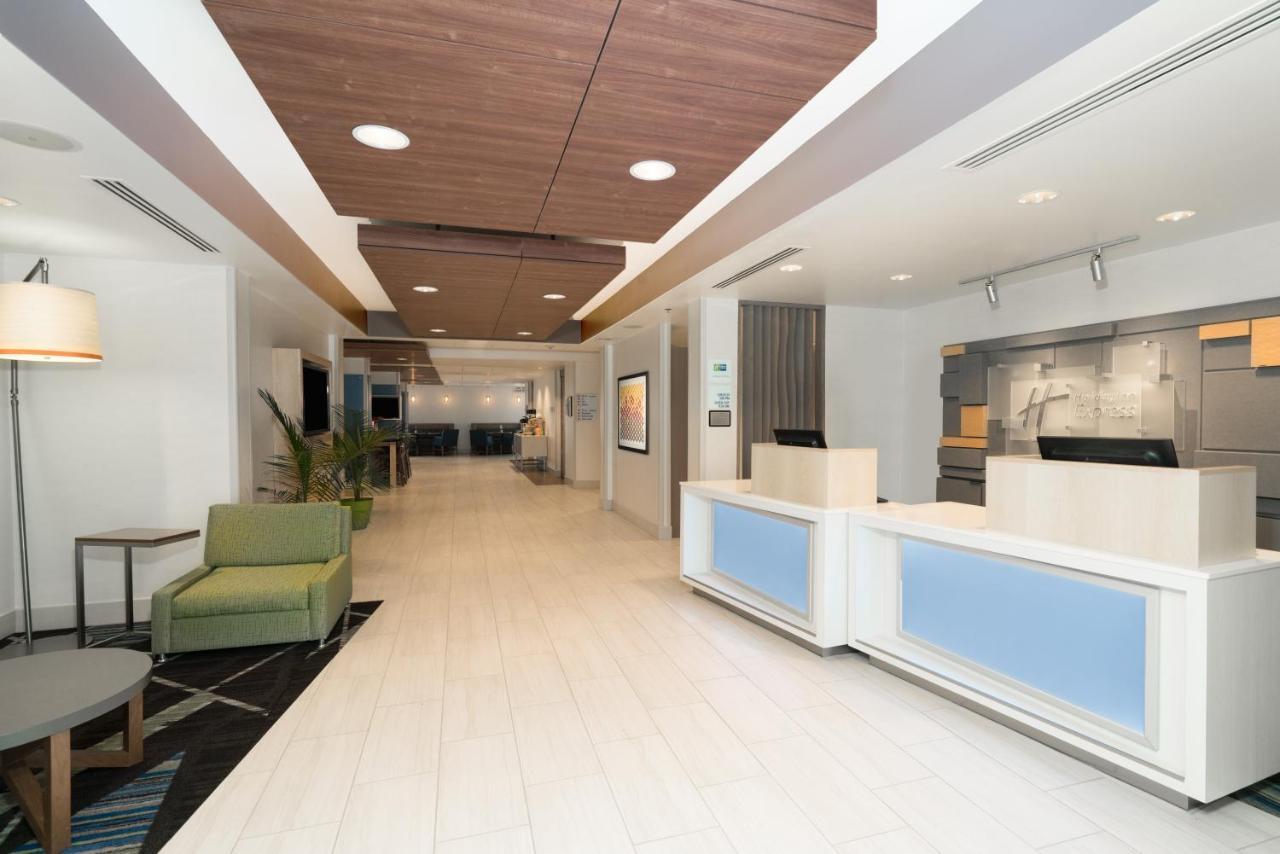Holiday Inn Express Radcliff Fort Knox By Ihg Buitenkant foto