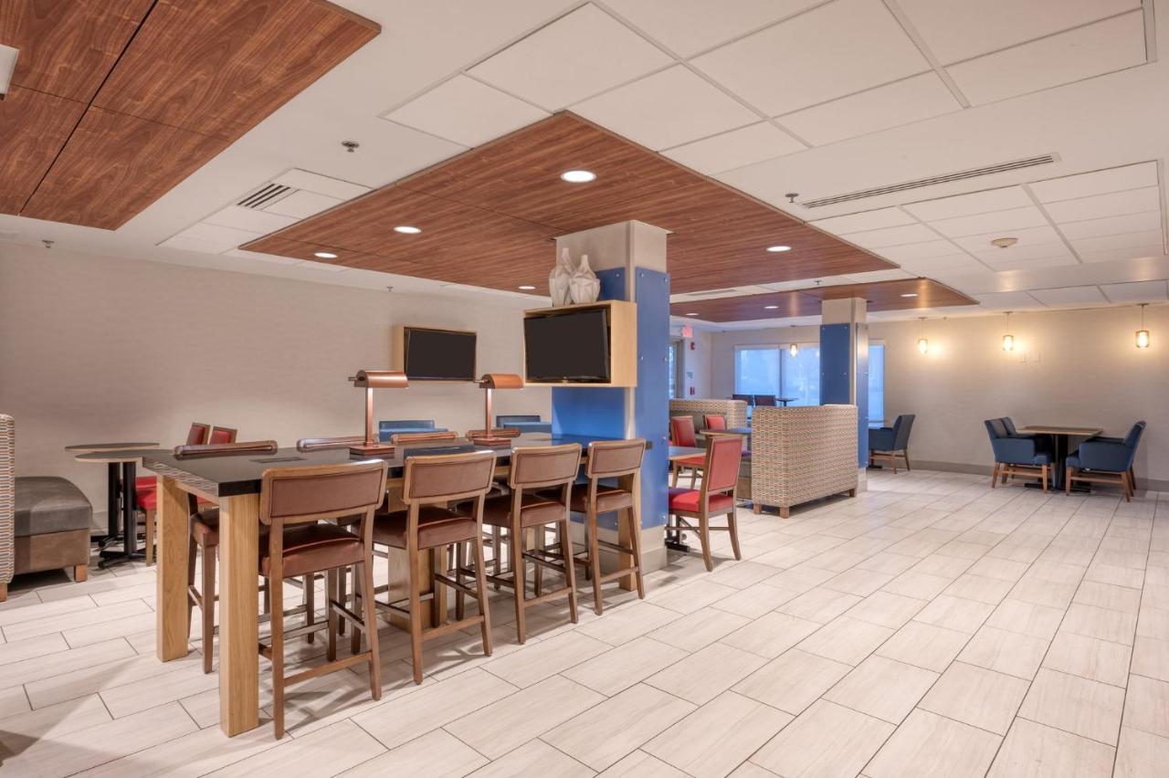 Holiday Inn Express Radcliff Fort Knox By Ihg Buitenkant foto